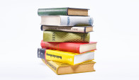 Bücherstapel Duden